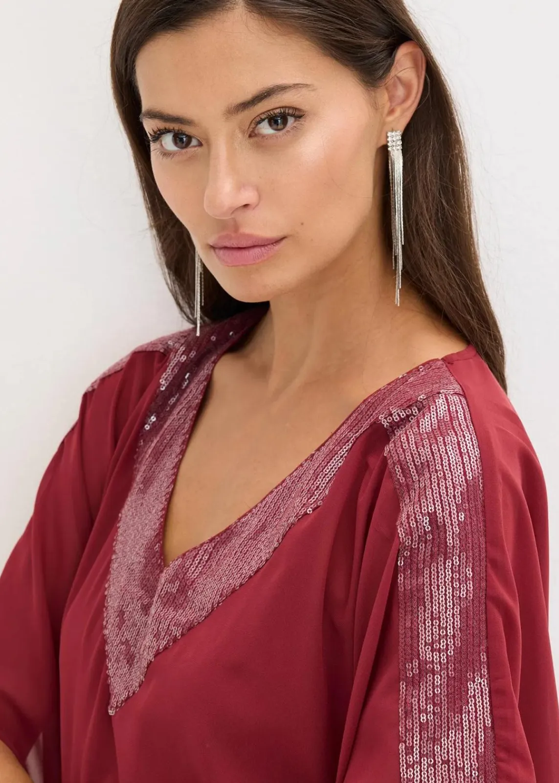 bonprix Bekleidung·Jacken & Mäntel|Festliche Mode^Oversize-Bluse mit Pailletten-Einsatz rubinrot