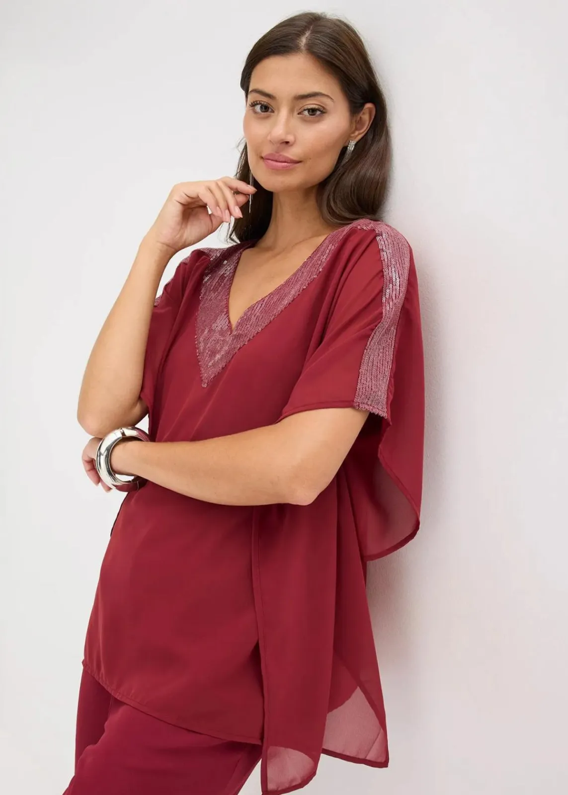 bonprix Bekleidung·Jacken & Mäntel|Festliche Mode^Oversize-Bluse mit Pailletten-Einsatz rubinrot