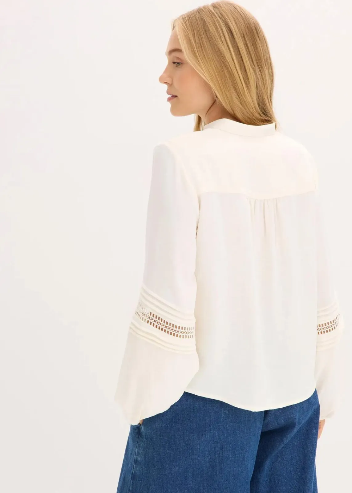 bonprix Bekleidung·Jacken & Mäntel|Blusen & Tuniken^Oversize-Bluse mit Verzierungen wollweiß