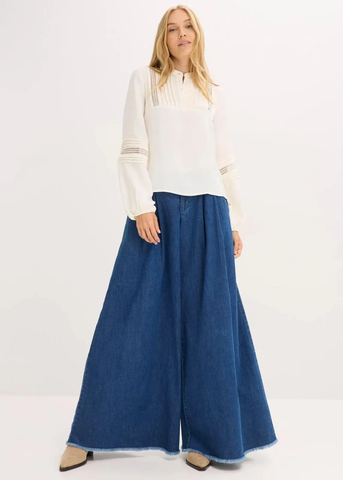 bonprix Bekleidung·Jacken & Mäntel|Blusen & Tuniken^Oversize-Bluse mit Verzierungen wollweiß