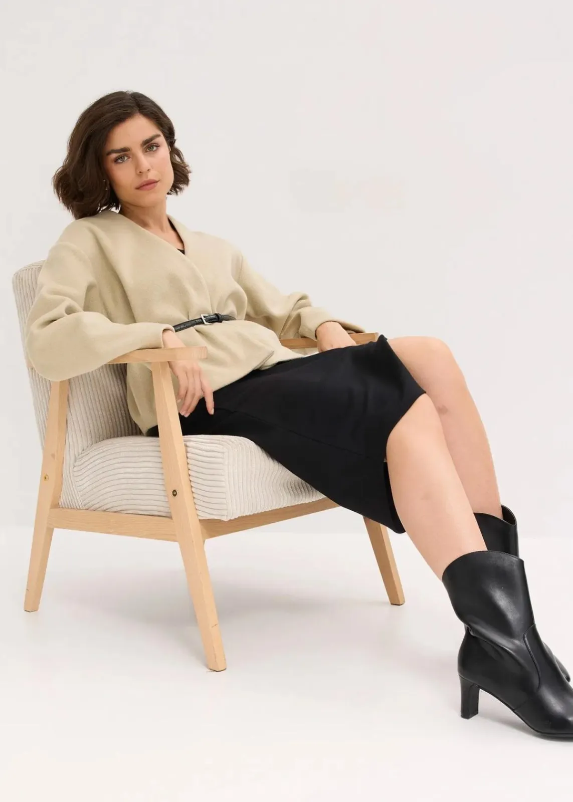 bonprix Blazer|Bekleidung·Basics^Oversized Blazer mit Gürtel in Wolloptik, ungefüttert mattschilf