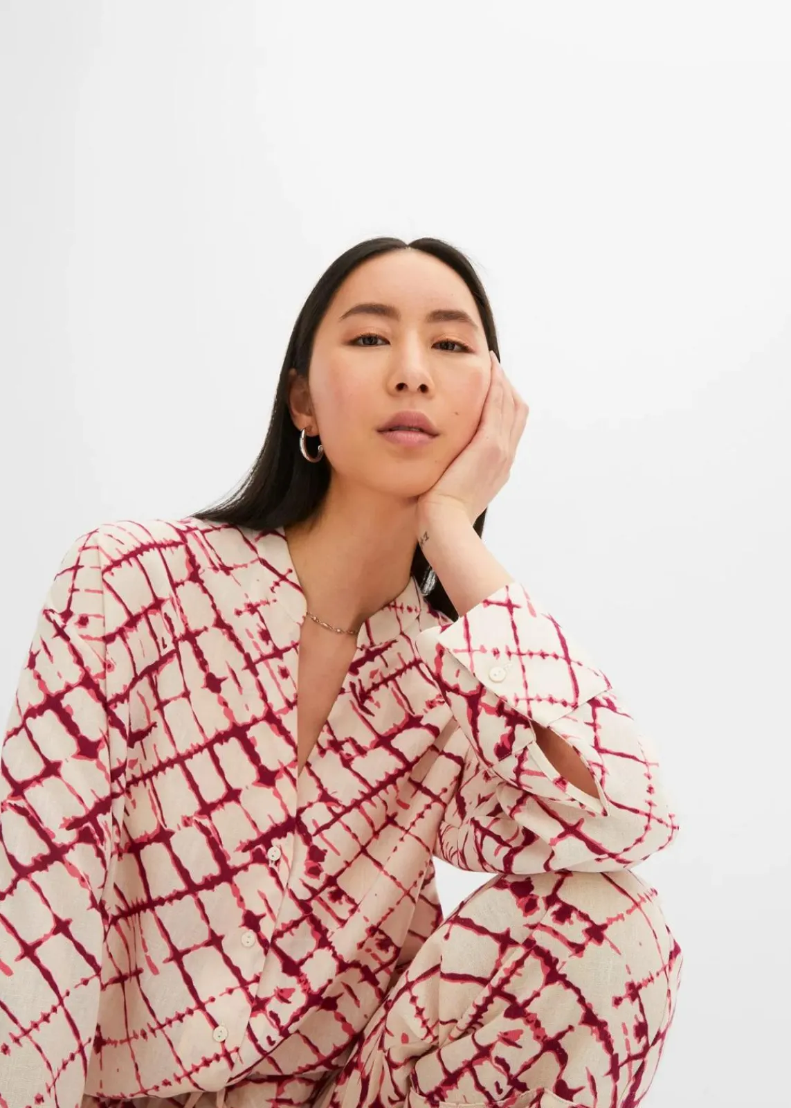 bonprix Bekleidung·Jacken & Mäntel|Blusen & Tuniken^Oversized Bluse violett/natur batik