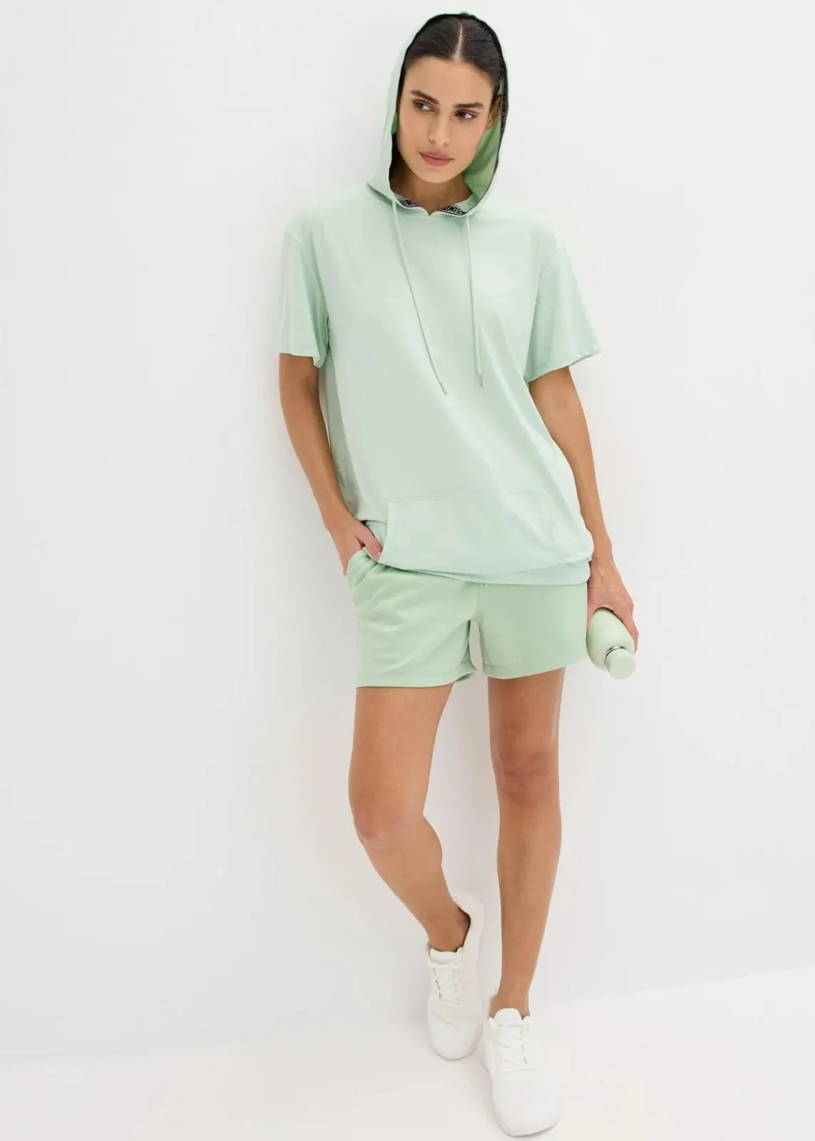 bonprix Nachhaltigere Materialien|Shirts & Tops^Oversized Sport-Shirt mit Kapuze, schnelltrocknend hellschilf