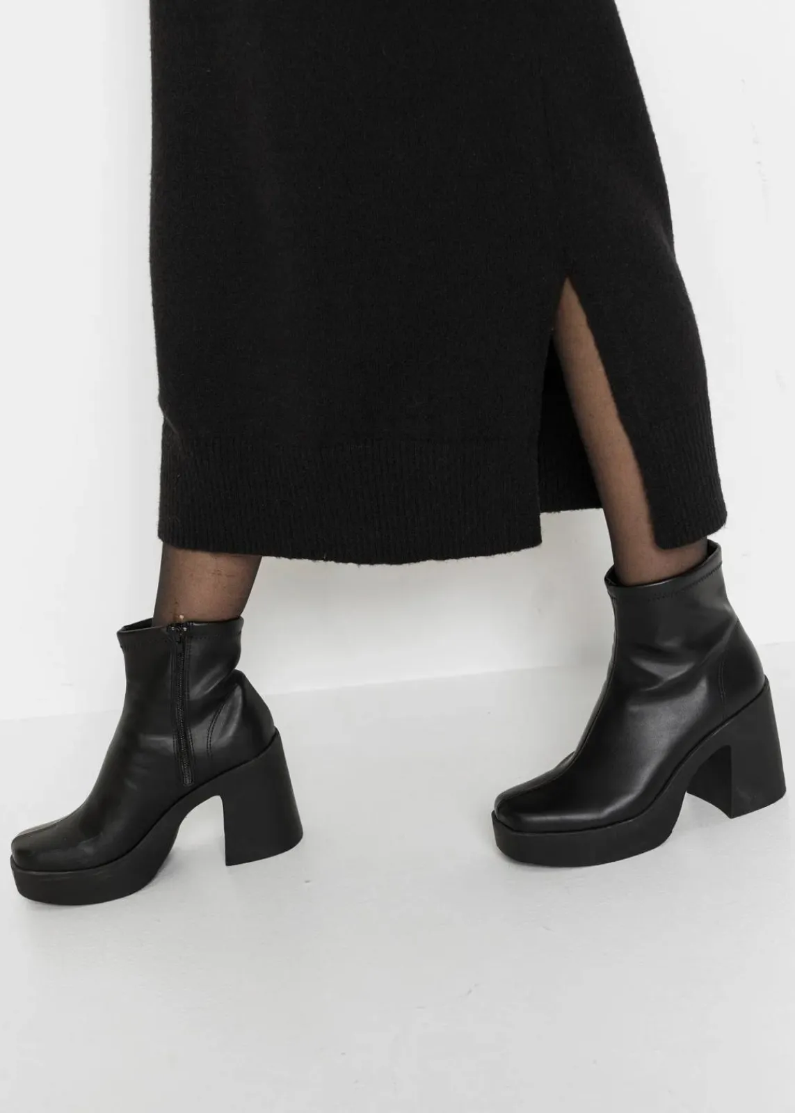 bonprix Strickmode|Kleider^Oversized Strickkleid in Midilänge schwarz