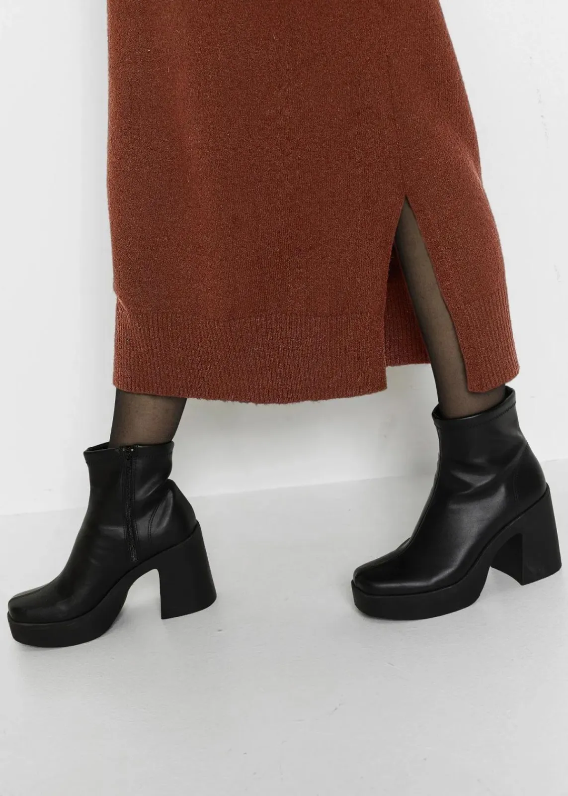 bonprix Strickmode|Kleider^Oversized Strickkleid in Midilänge mahagonibraun meliert