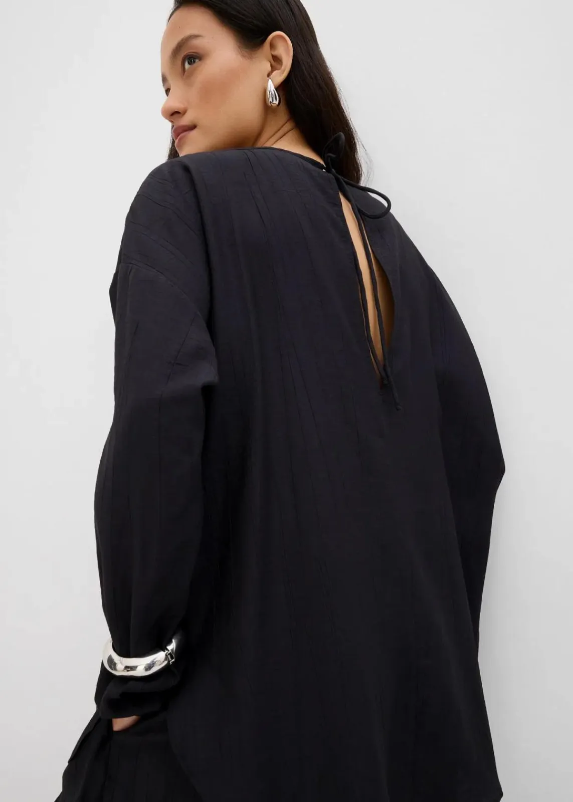 bonprix Bekleidung·Jacken & Mäntel|Zweiteiler & Sets^Oversized Tunikabluse aus strukturiertem Crinkle-Viskose-Mix schwarz