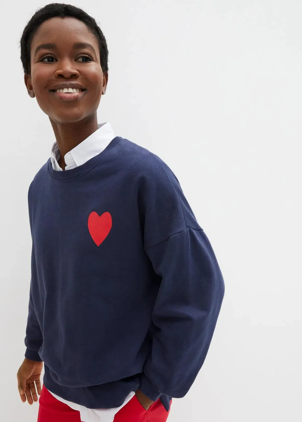 bonprix Sweat|Bekleidung·Blusen & Tuniken^Oversized-Sweatshirt aus Bio-Baumwolle dunkelblau/erdbeere bedruckt