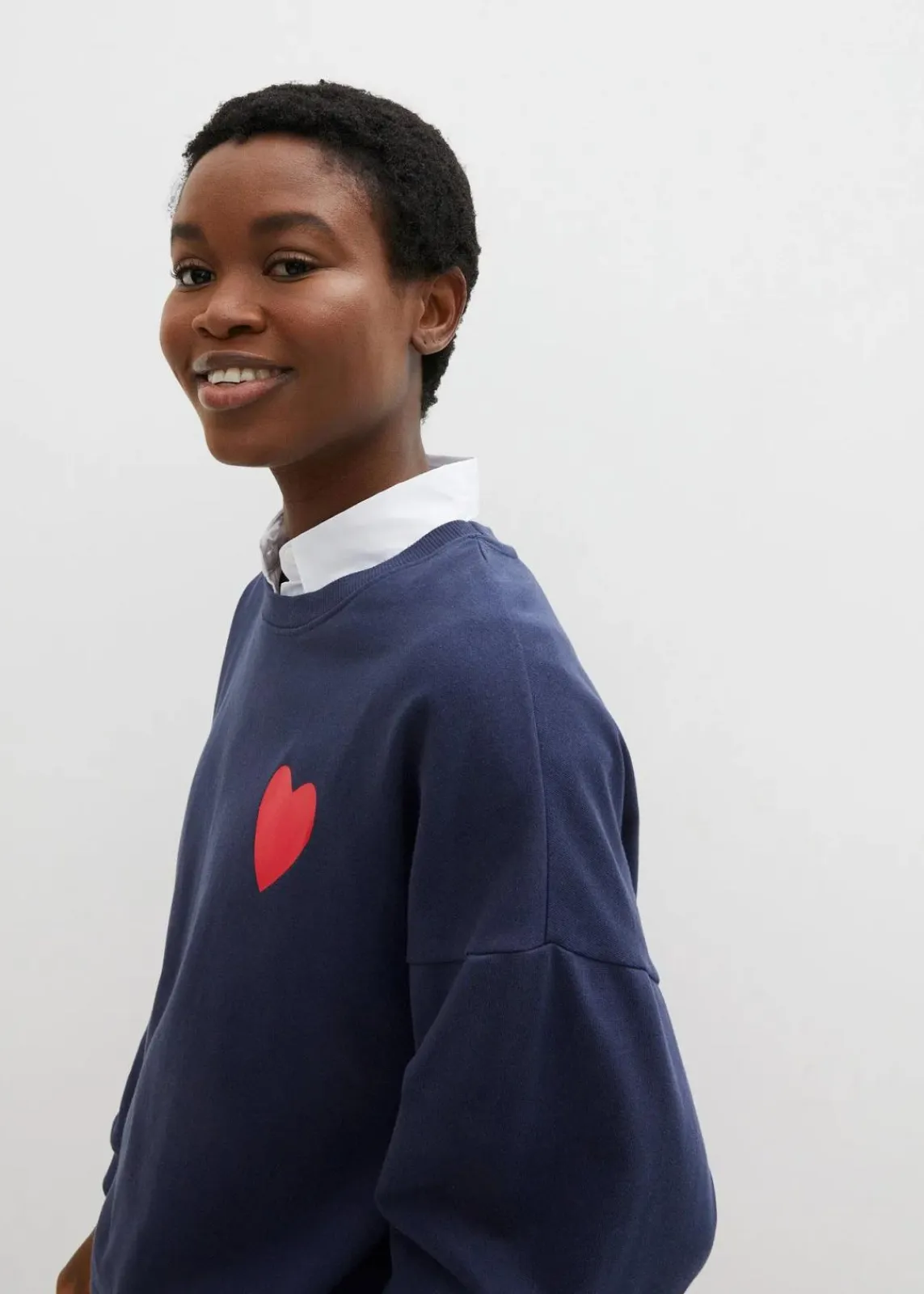 bonprix Sweat|Bekleidung·Blusen & Tuniken^Oversized-Sweatshirt aus Bio-Baumwolle dunkelblau/erdbeere bedruckt