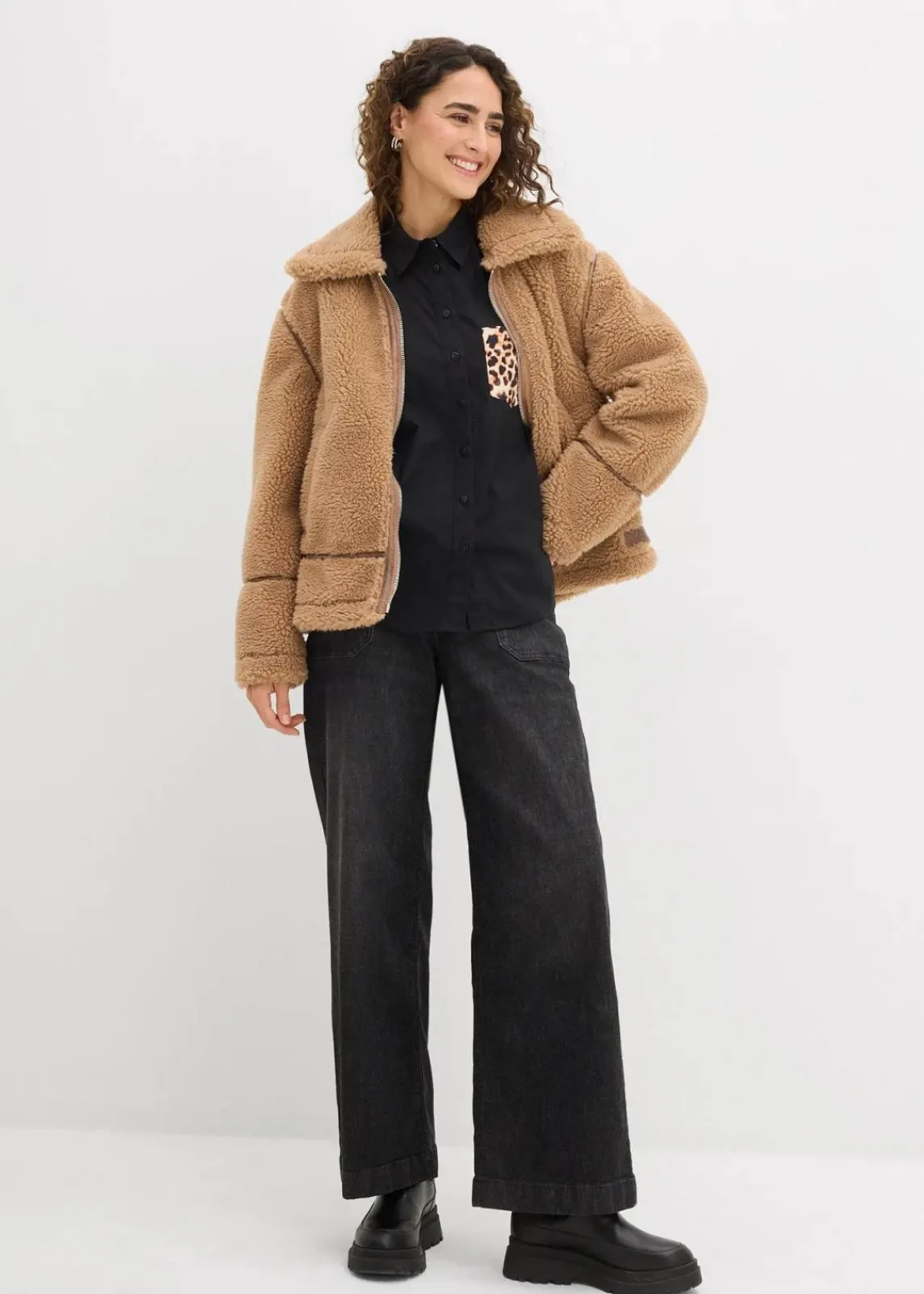 bonprix Blusen & Tuniken|Bekleidung·Jacken & Mäntel^Oversize-Hemd mit Kontrast Tasche schwarz leo bedruckt
