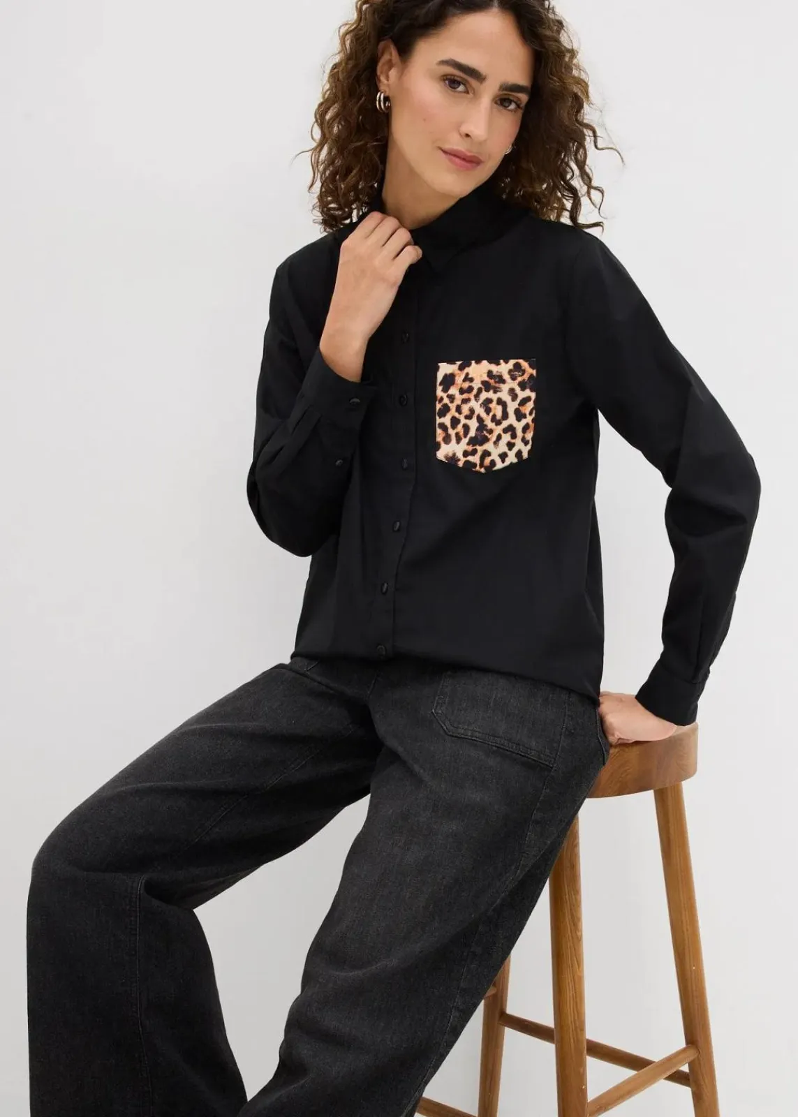 bonprix Blusen & Tuniken|Bekleidung·Jacken & Mäntel^Oversize-Hemd mit Kontrast Tasche schwarz leo bedruckt