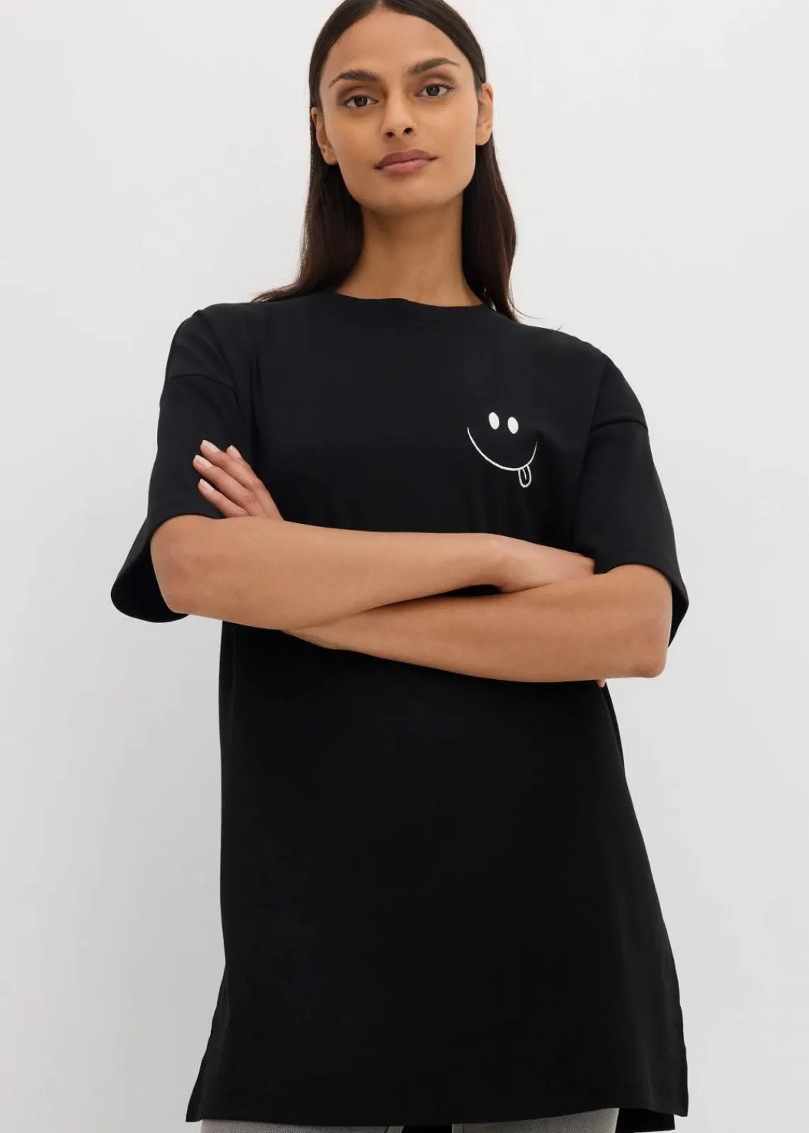 bonprix Shirts & Tops|Nachhaltigere Materialien^Oversize-Longshirt aus reiner Bio-Baumwolle schwarz bedruckt