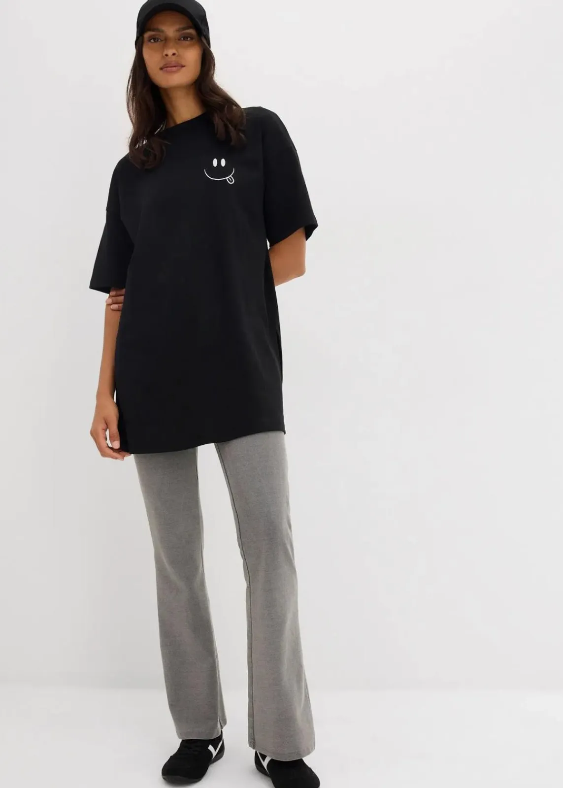 bonprix Shirts & Tops|Nachhaltigere Materialien^Oversize-Longshirt aus reiner Bio-Baumwolle schwarz bedruckt