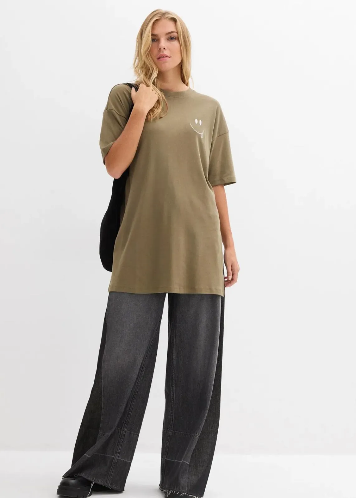 bonprix Nachhaltigere Materialien|Shirts & Tops^Oversize-Longshirt aus reiner Bio-Baumwolle schlammgrün bedruckt