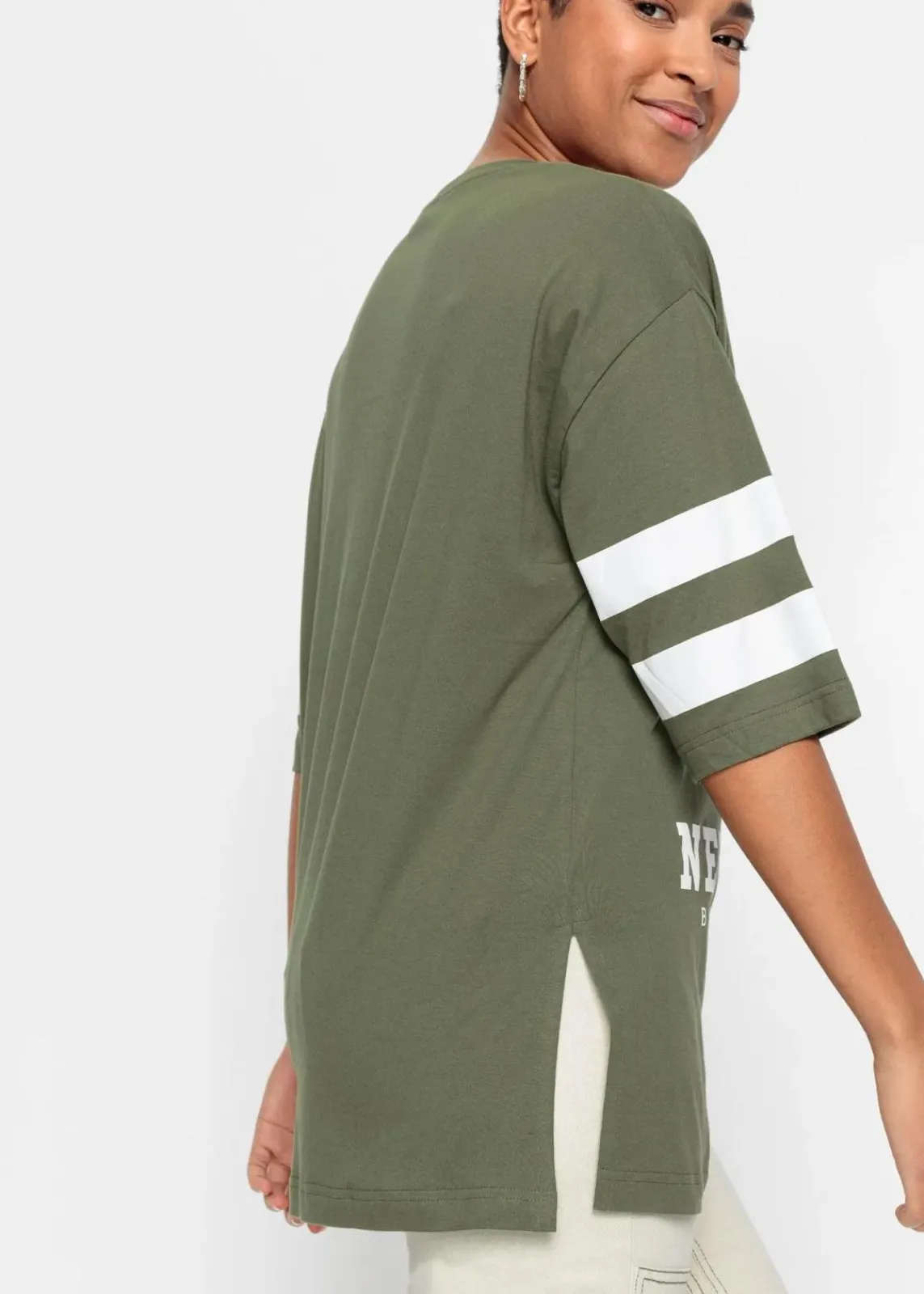 bonprix Nachhaltigere Materialien|Shirts & Tops^Oversize-Shirt aus reiner Bio-Baumwolle oliv/weiß bedruckt
