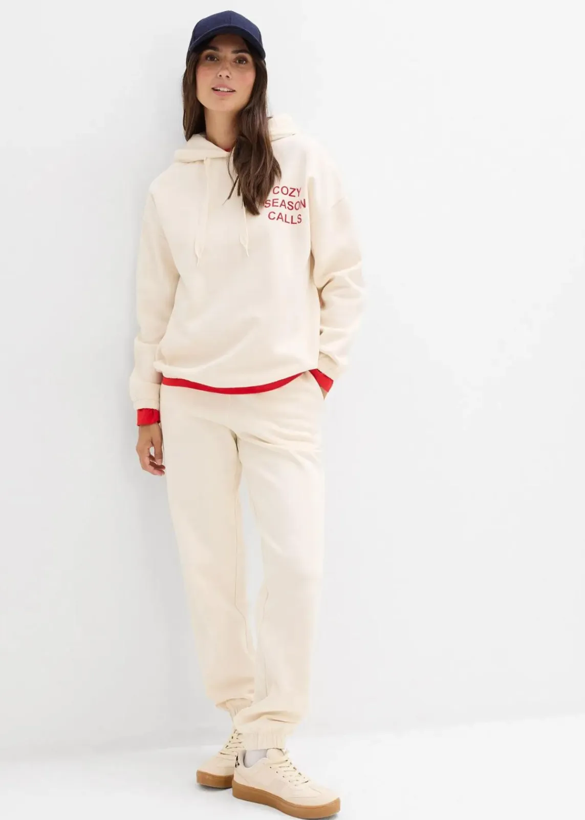 bonprix Sweat|Nachhaltigere Materialien^Oversize-Sweatshirt aus reiner Baumwolle naturbeige/salsarot bedruckt