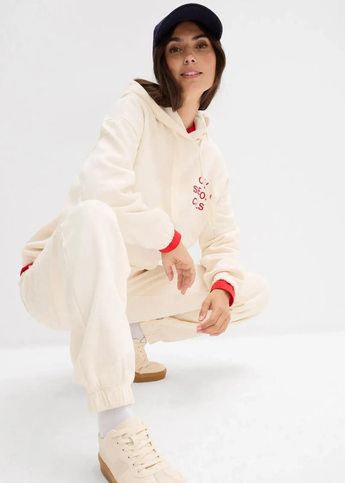 bonprix Sweat|Nachhaltigere Materialien^Oversize-Sweatshirt aus reiner Baumwolle naturbeige/salsarot bedruckt