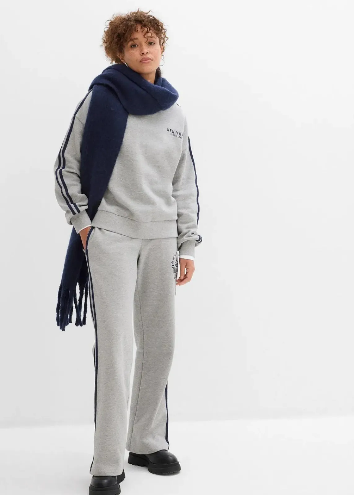 bonprix Sweat|Zweiteiler & Sets^Oversize-Sweatshirt aus weichem Baumwoll-Mix hellgrau meliert/dunkelblau