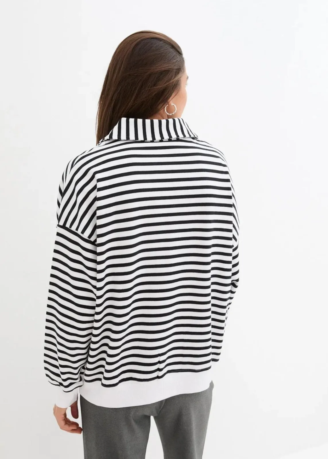 bonprix Bekleidung·Blusen & Tuniken|Nachhaltigere Materialien^Oversize-Sweatshirt mit V-Ausschnitt und Polokragen weiß/schwarz gestreift