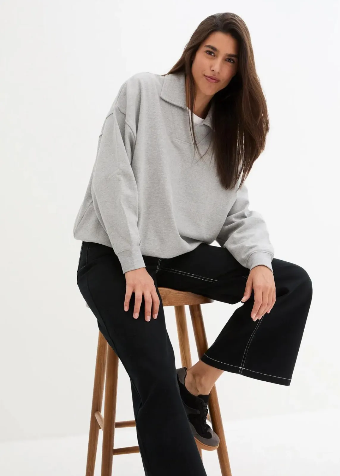 bonprix Sweat|Nachhaltigere Materialien^Oversize-Sweatshirt mit V-Ausschnitt und Polokragen hellgrau meliert