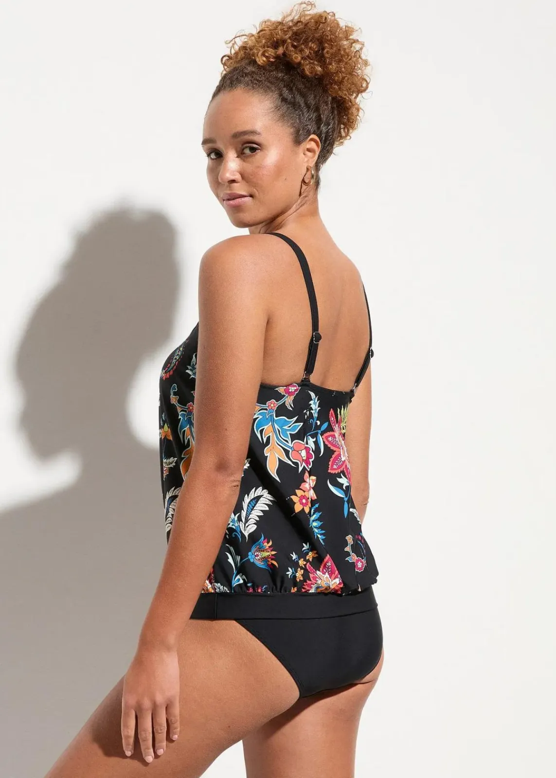 bonprix Nachhaltigere Materialien|Bademode·Tankinis^Oversize-Tankini (2-tlg.Set) mit verstellbaren Trägern schwarz floral