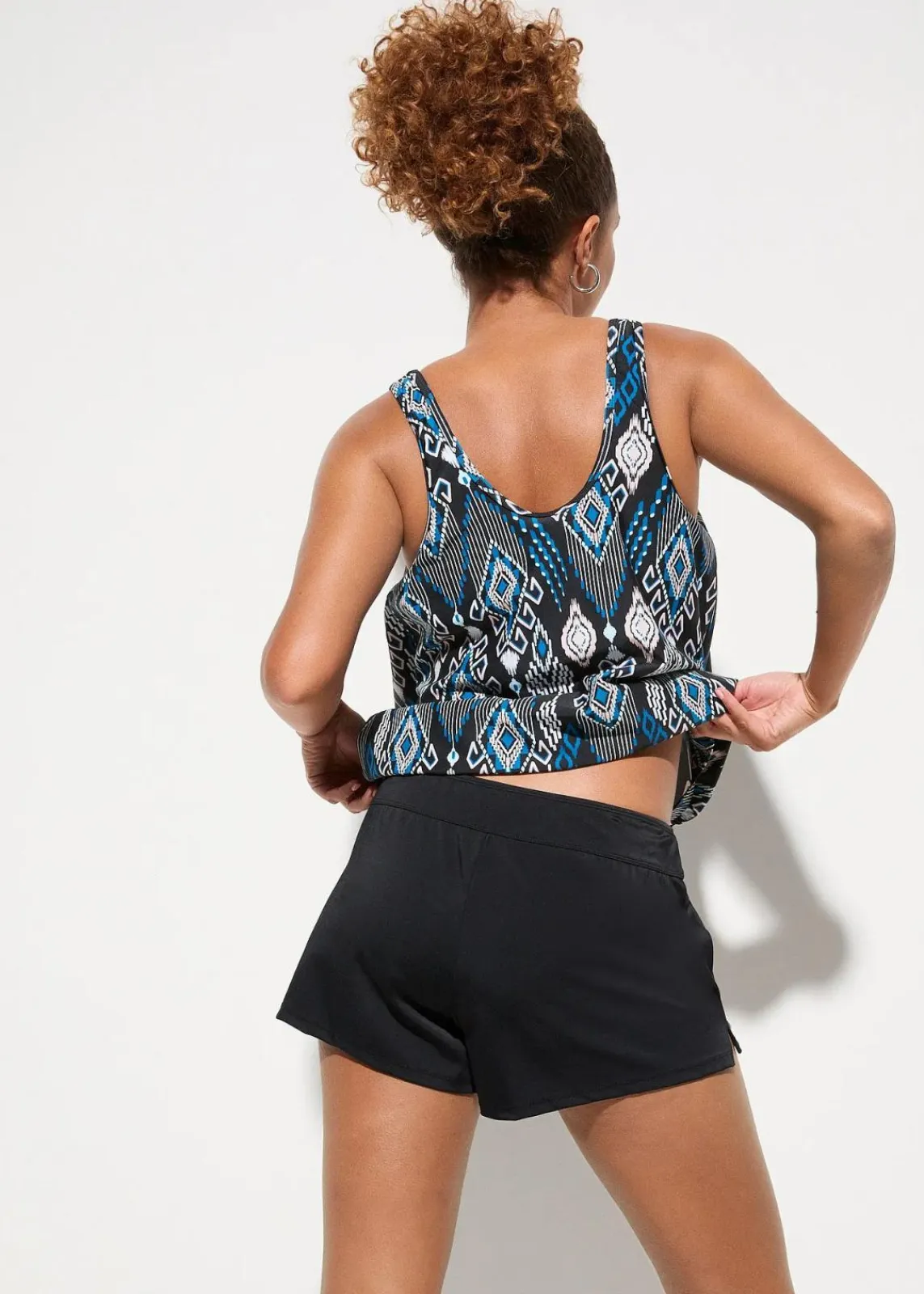 bonprix Nachhaltigere Materialien|Tankinis^Oversize-Tankini (2-tlg.Set) mit Panty schwarz bedruckt