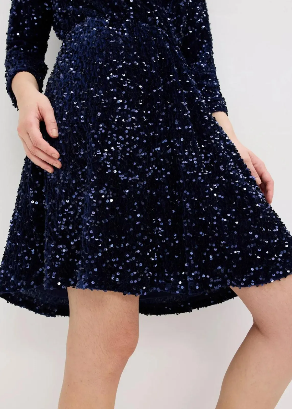 bonprix Kleider|Bekleidung·Pullover & Strickjacken^Paillettenkleid dunkelblau