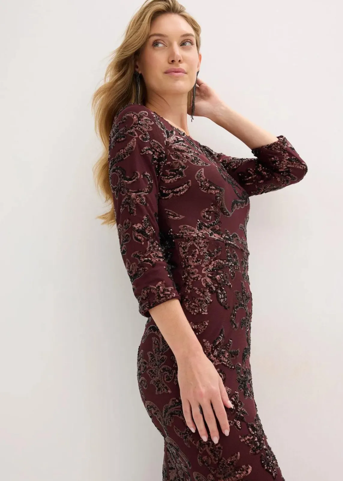 bonprix Bekleidung·Pullover & Strickjacken|Festliche Mode^Paillettenkleid mit Rückenausschnitt weinrot/beige
