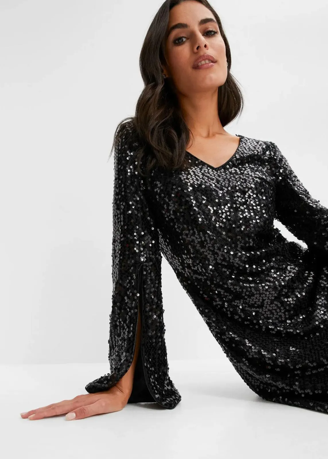 bonprix Bekleidung·Pullover & Strickjacken|Kurzgrößen^Paillettenkleid mit Trompeten-Ärmel schwarz