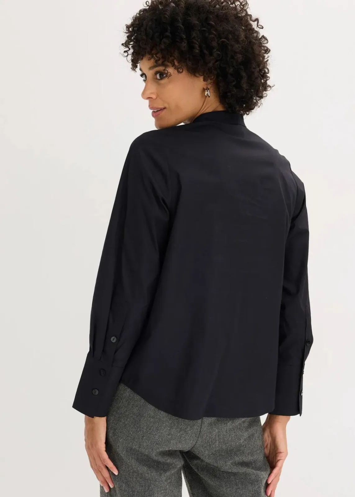 bonprix Bekleidung·Jacken & Mäntel|Blusen & Tuniken^Paillettentunika schwarz