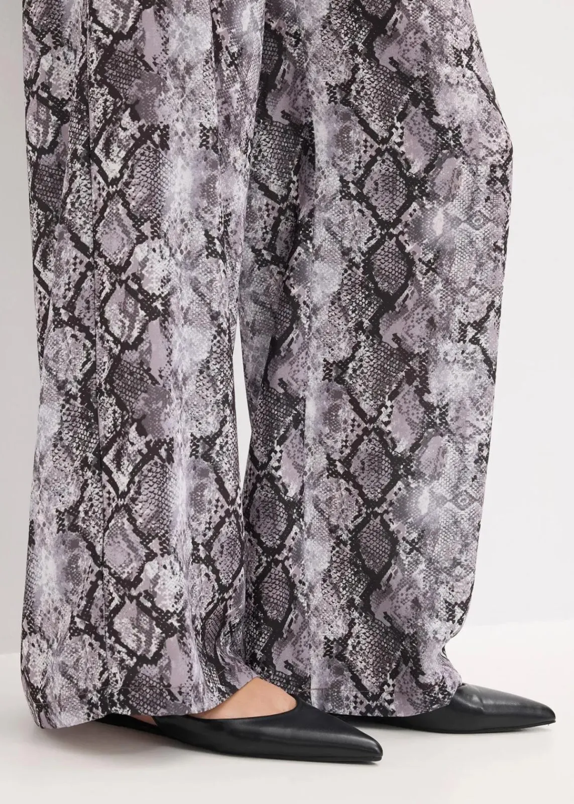 bonprix Bekleidung·Kleider|Nachhaltigere Materialien^Palazzo-Hose graubraun schlange bedruckt