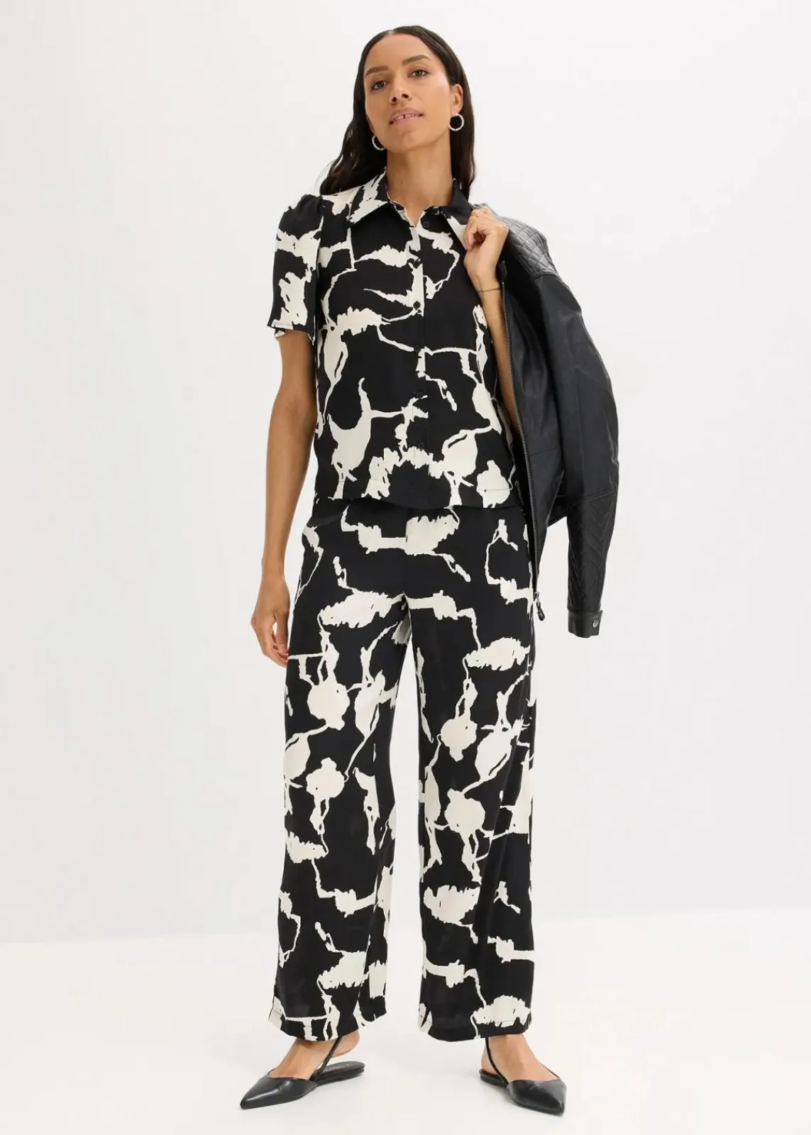 bonprix Bekleidung·Kleider|Zweiteiler & Sets^Palazzo-Hose aus fließendem Satin schwarz/weiß bedruckt