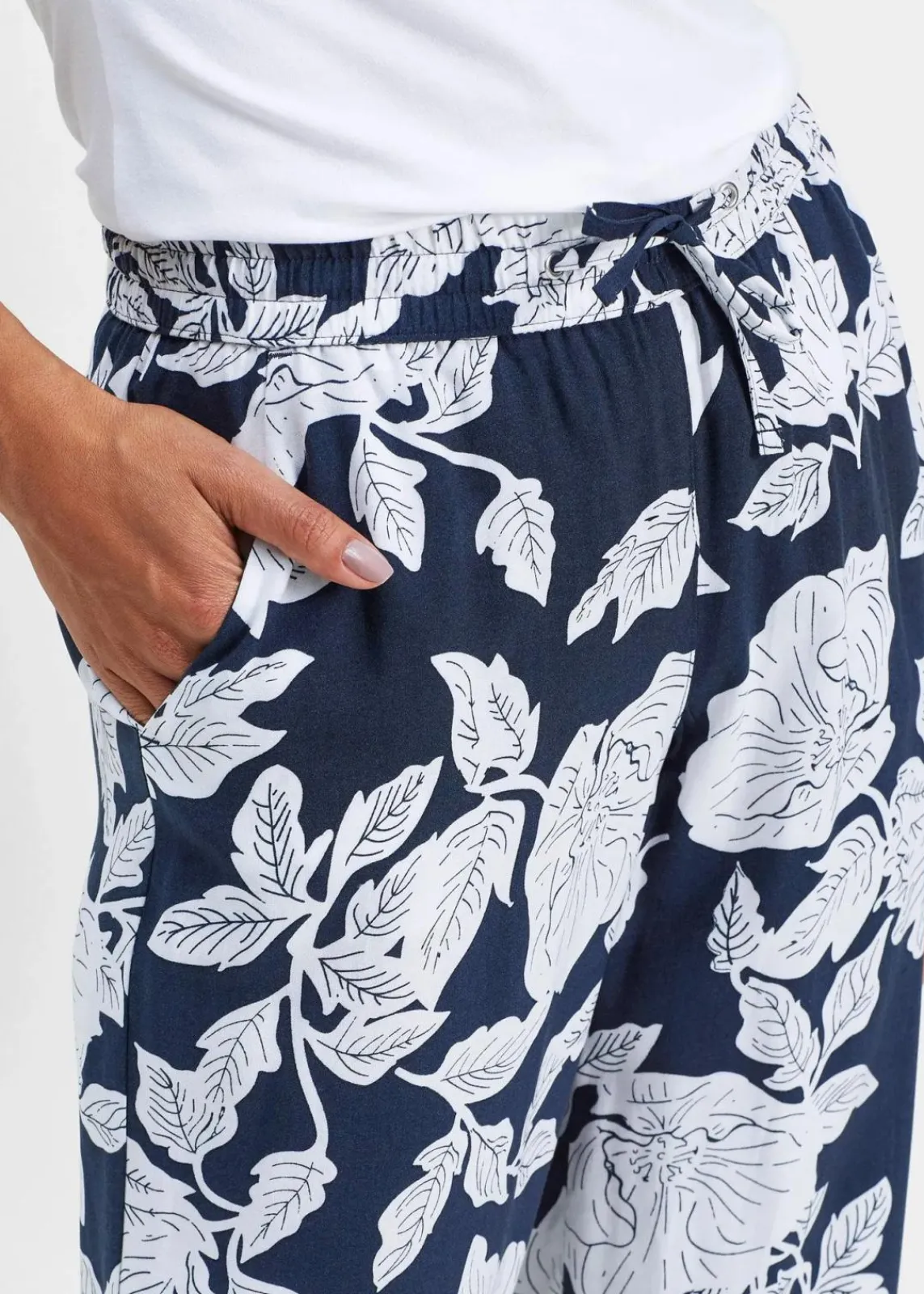 bonprix Nachhaltigere Materialien|Hosen^Palazzo-Hose aus fließender Viskose schwarz