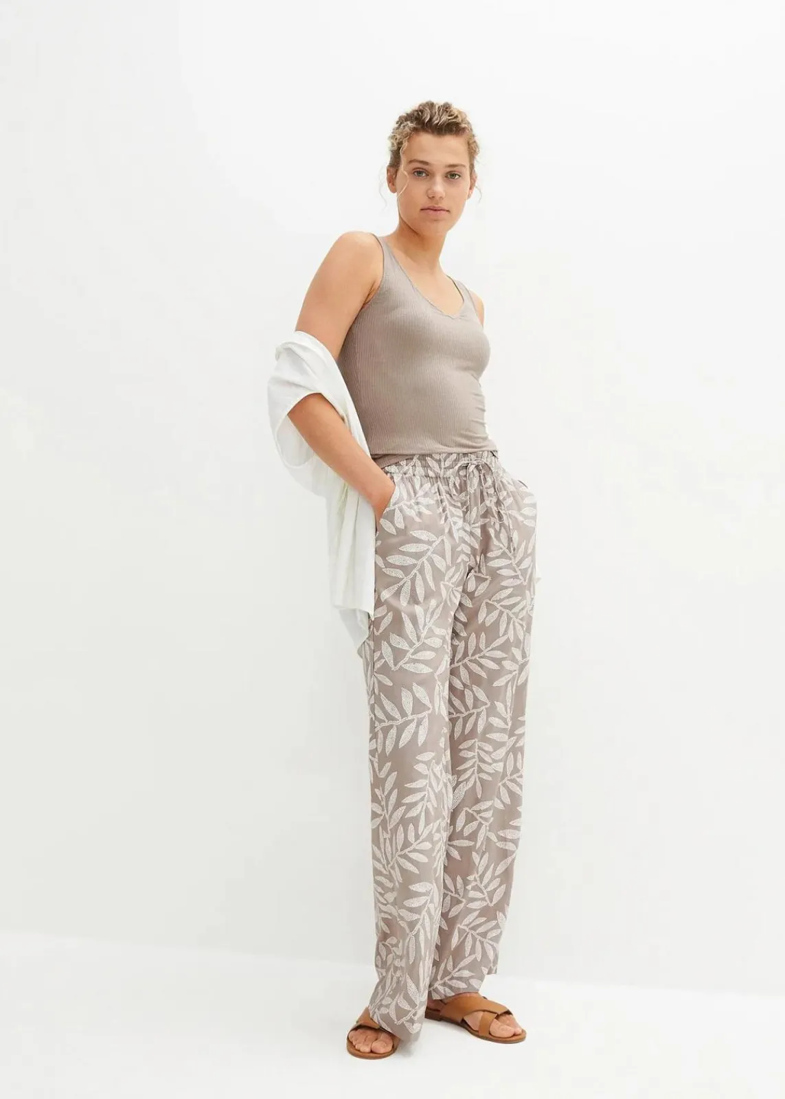 bonprix Nachhaltigere Materialien|Hosen^Palazzo-Hose aus fließender Viskose taupe/weiß bedruckt