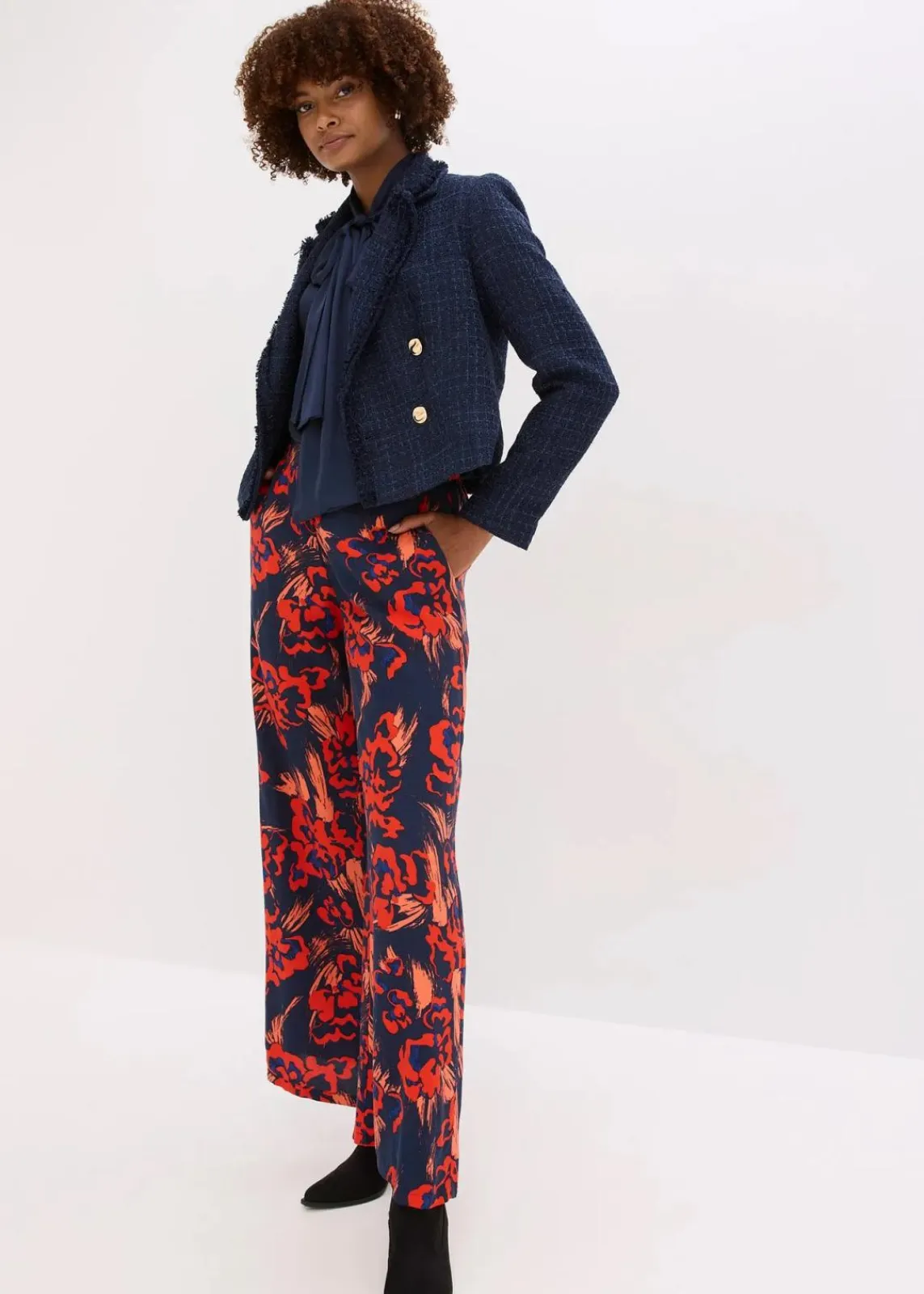 bonprix Bekleidung·Kleider|Nachhaltigere Materialien^Palazzo-Hose aus leichtem Viskose-Crêpe dunkelblau/rot floral