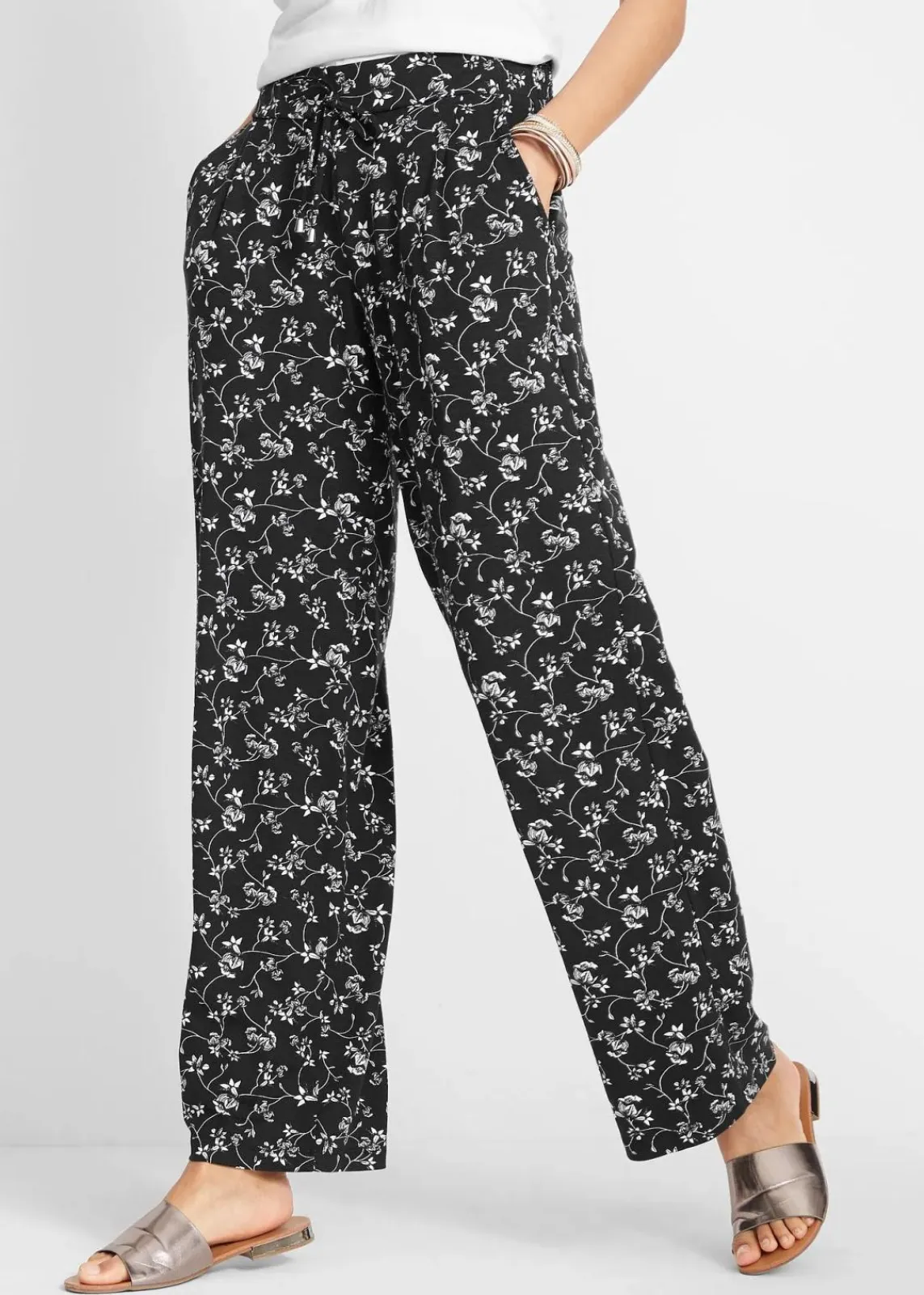 bonprix Nachhaltigere Materialien|Hosen^Palazzo-Hose aus Viskose-Mix schwarz geblümt