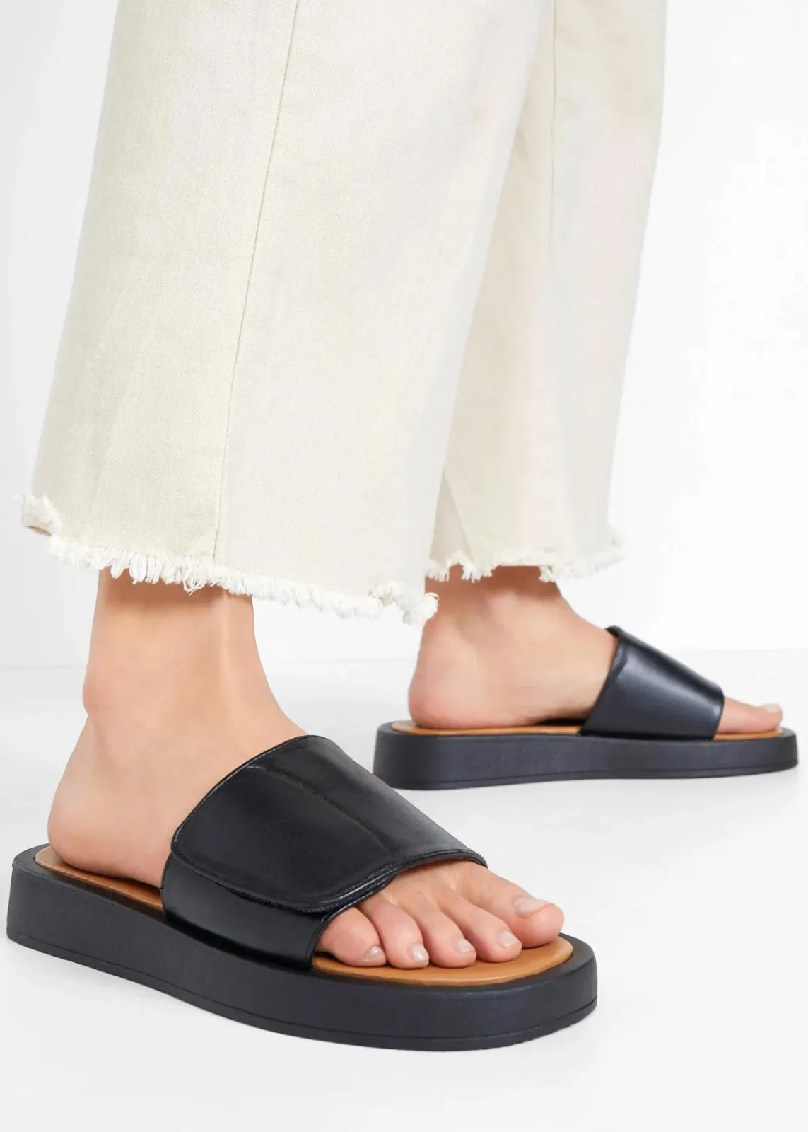 bonprix Sommerschuhe^Pantoletten schwarz