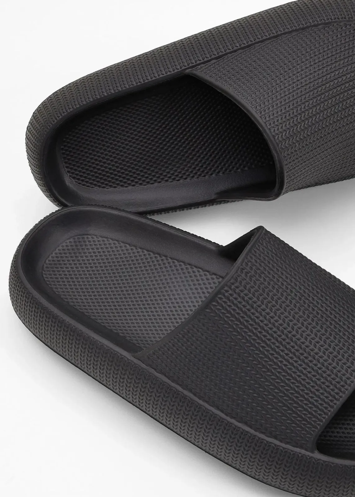 bonprix Sommerschuhe^Pantoletten schwarz