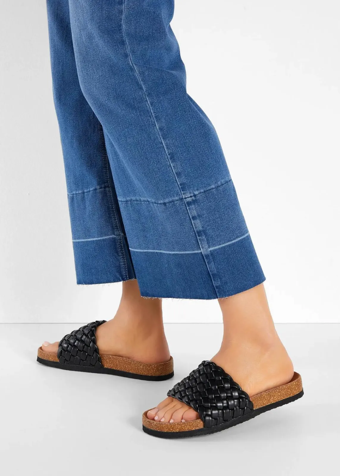 bonprix Sommerschuhe^Pantoletten in Flechtoptik schwarz