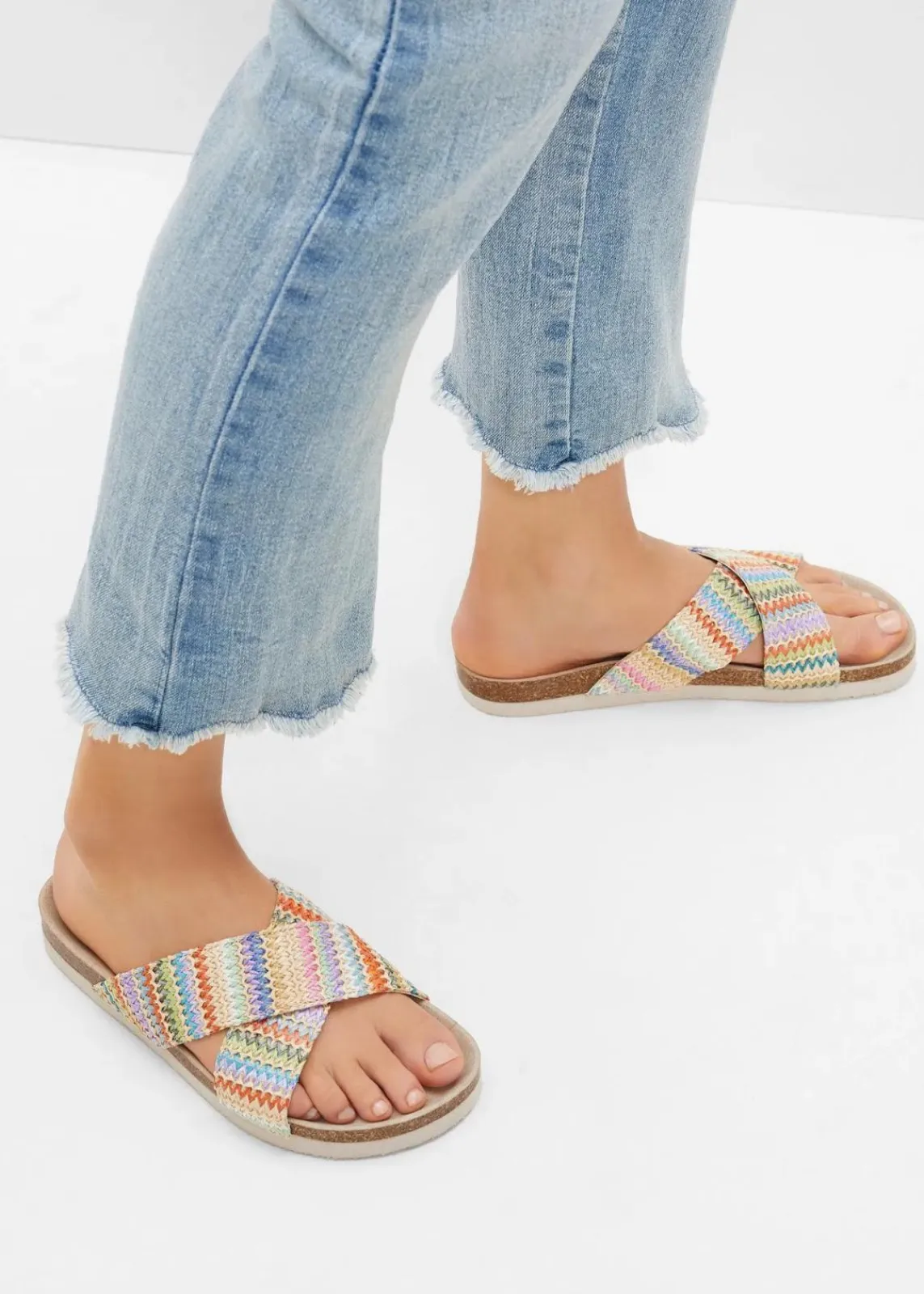 bonprix Sommerschuhe^Pantoletten mit bequemem Fußbett bunt