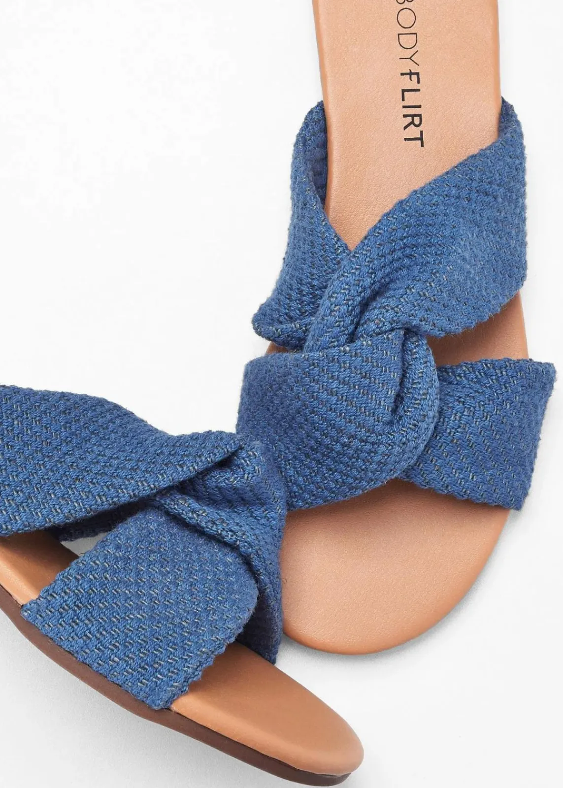 bonprix Sommerschuhe^Pantoletten mit Knoten blau denim