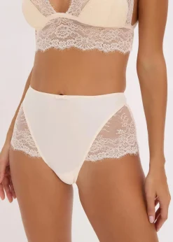 bonprix Dessous|Höschen^Panty aus zarter Spitze cremerosa