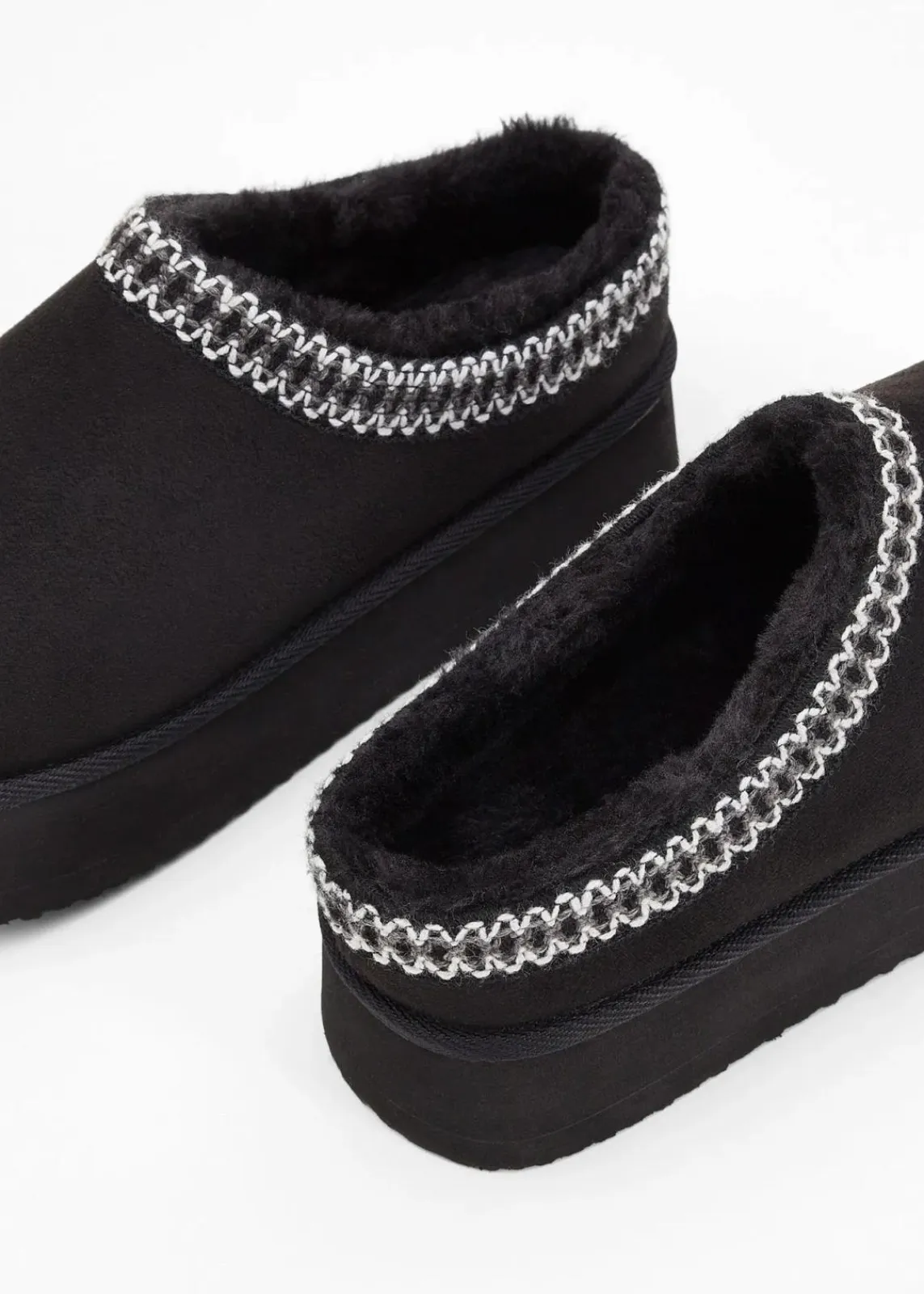 bonprix Hausschuhe|Gefütterte Winterschuhe^Plateau-Boots schwarz