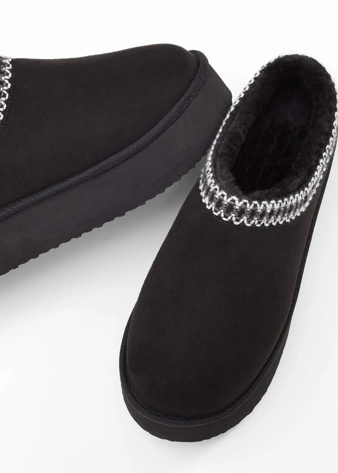 bonprix Hausschuhe|Gefütterte Winterschuhe^Plateau-Boots schwarz