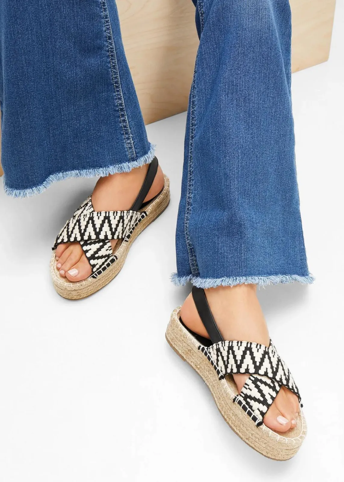 bonprix Strandmode|Sommerschuhe^Plateau-Sandalen beige/schwarz