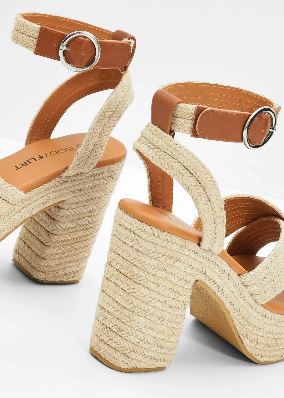 bonprix Sommerschuhe^Plateau-Sandaletten in Bast-Optik natur/cognac