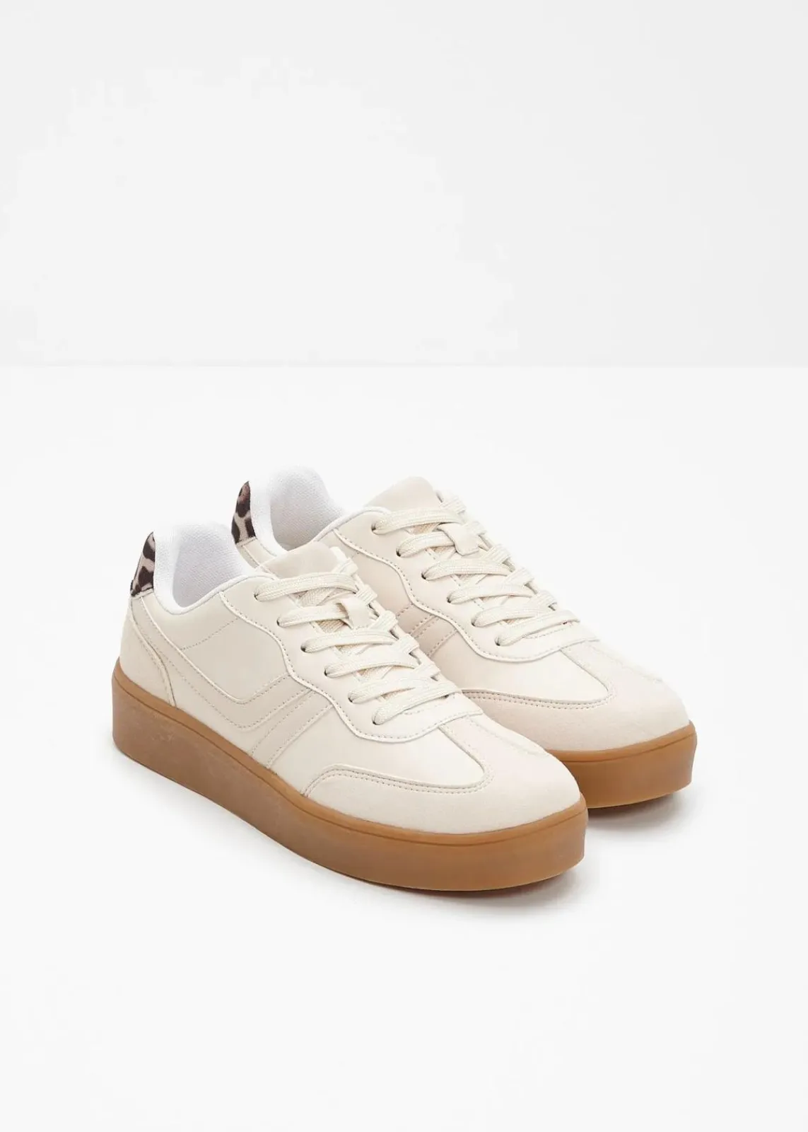 bonprix Sneaker^Plateau-Sneaker im Retrolook wollweiß/beige leo