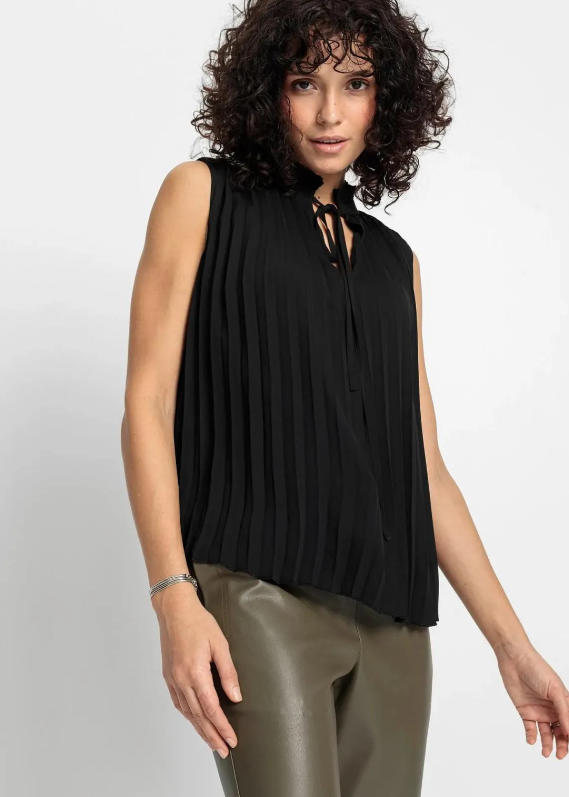 bonprix Nachhaltigere Materialien|Shirts & Tops^Plissee-Blusentop schwarz