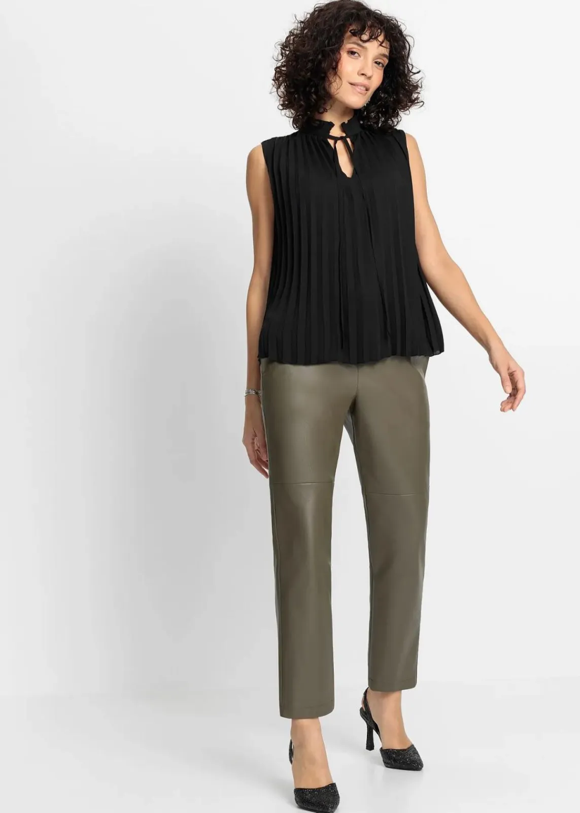 bonprix Nachhaltigere Materialien|Shirts & Tops^Plissee-Blusentop schwarz