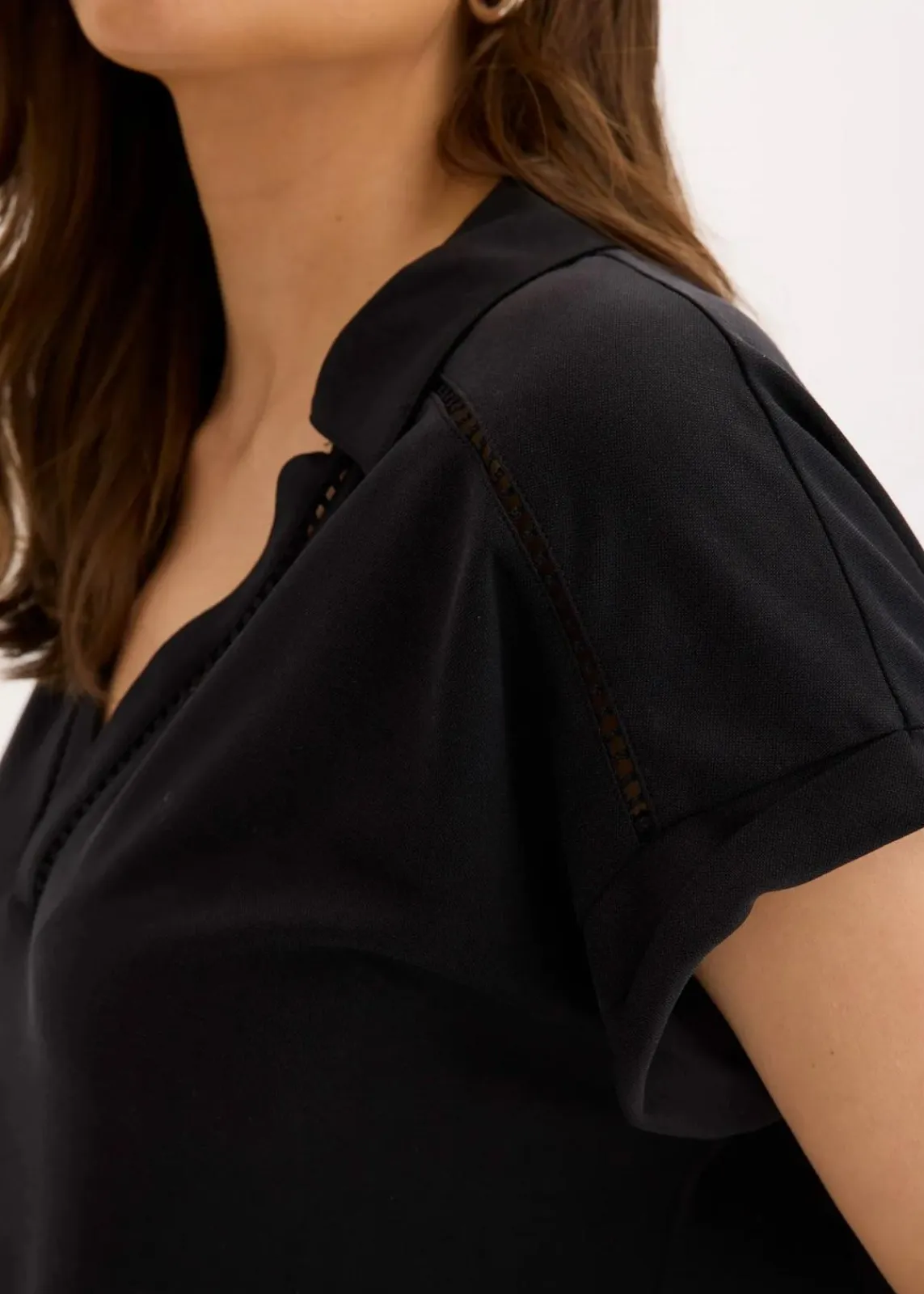 bonprix Shirts & Tops^Poloshirt aus Viskose- Pique mit Spitzeneinsatz schwarz