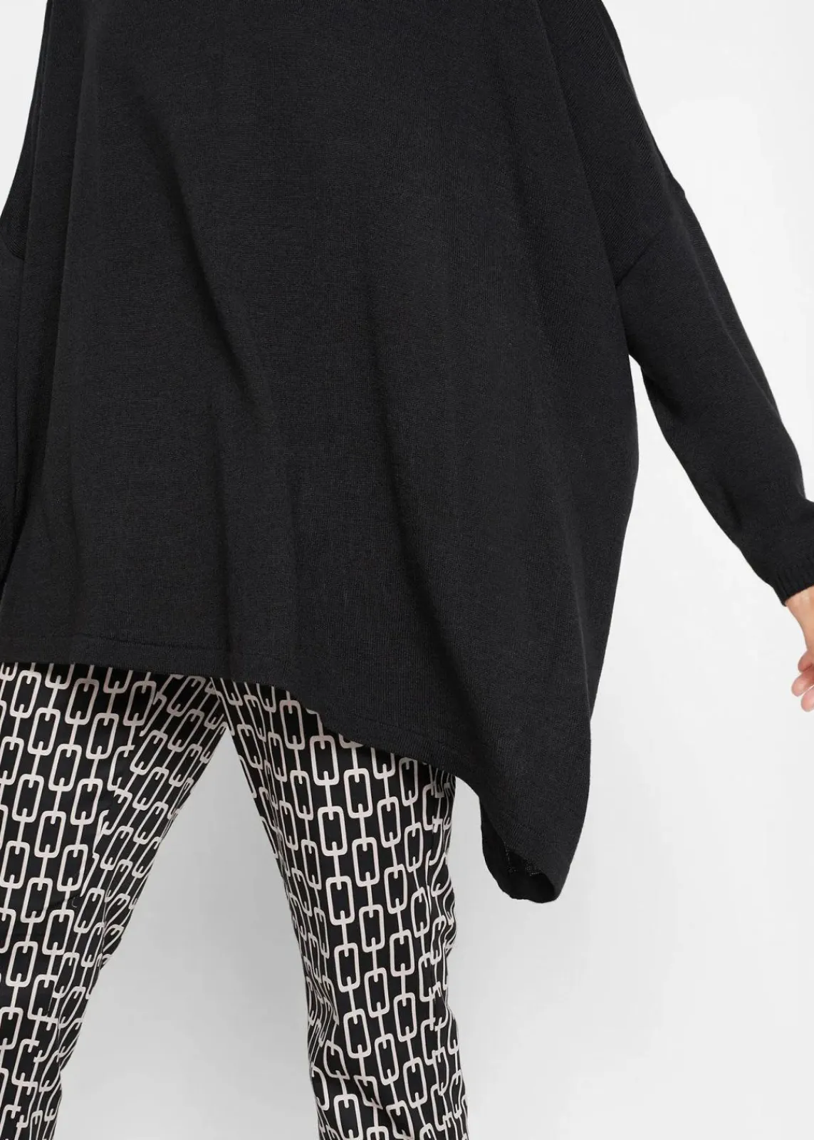 bonprix Bekleidung·Umstandsmode|Bekleidung·Jeans^Poncho-Rollkragenpullover mit asymmetrischem Schnitt schwarz